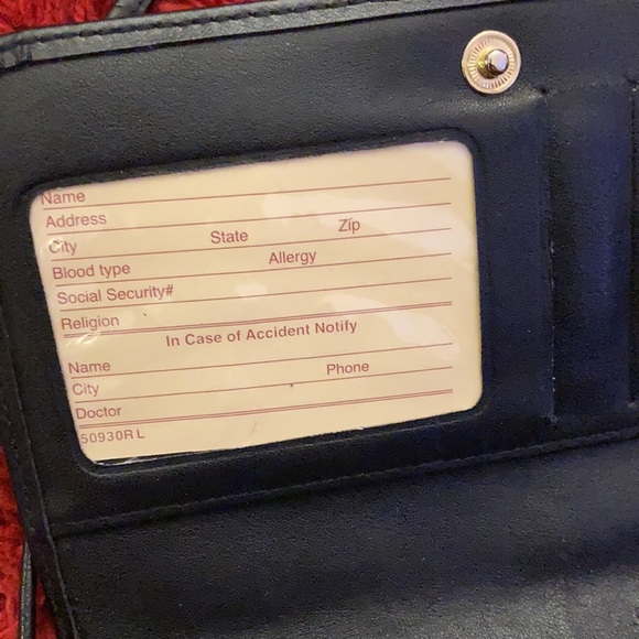 Buxton Clutch or Purse with detachable strap - Picture 3 of 11